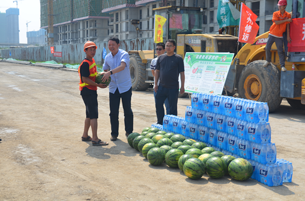 赢博手机站·官方版在线-赢博(中国)
开展夏季送清凉慰问市政工程一线活动